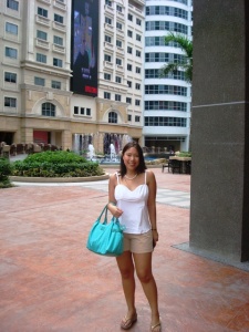 outside the eastwood mall, which reminded me of HK's time square only more peaceful